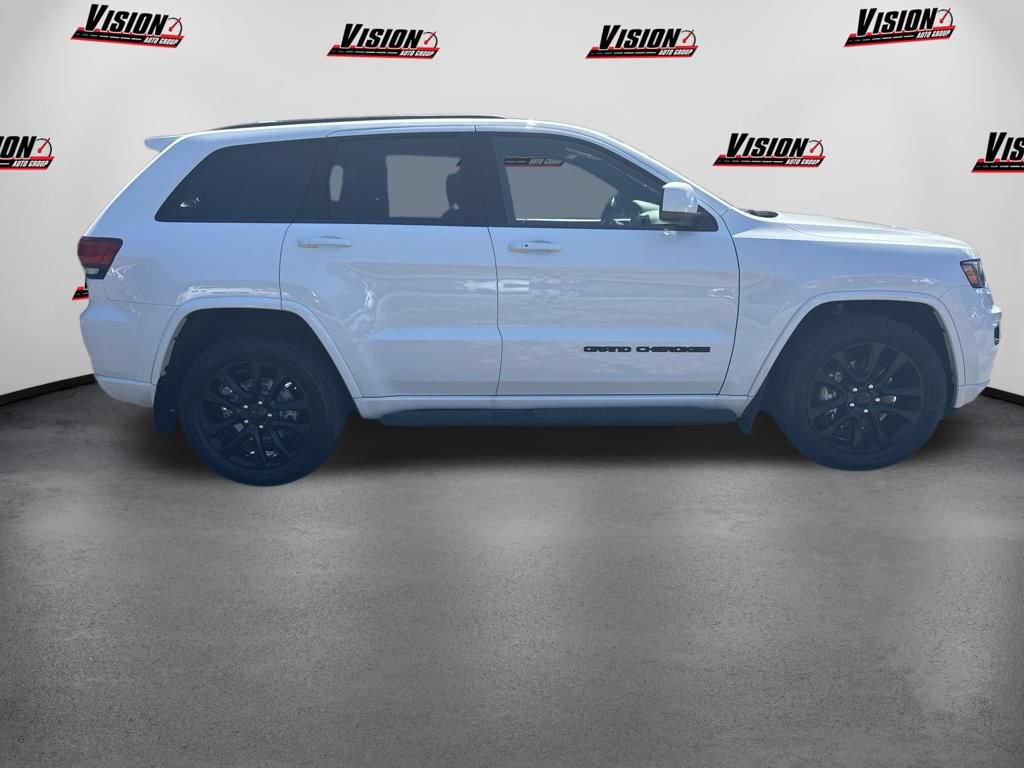 Used 2021 Jeep Grand Cherokee Laredo X AWD/4WD image 4