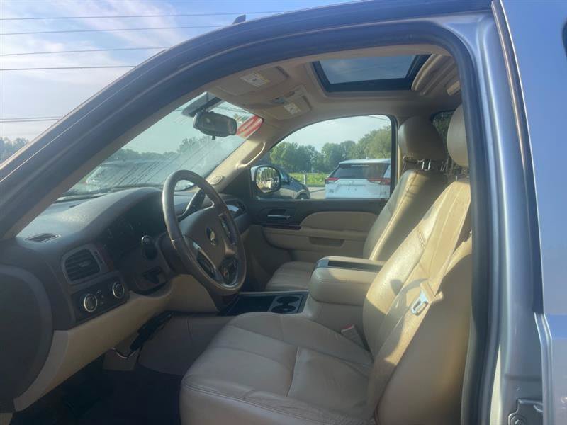 Used 2010 Chevrolet Suburban LT AWD/4WD image 8