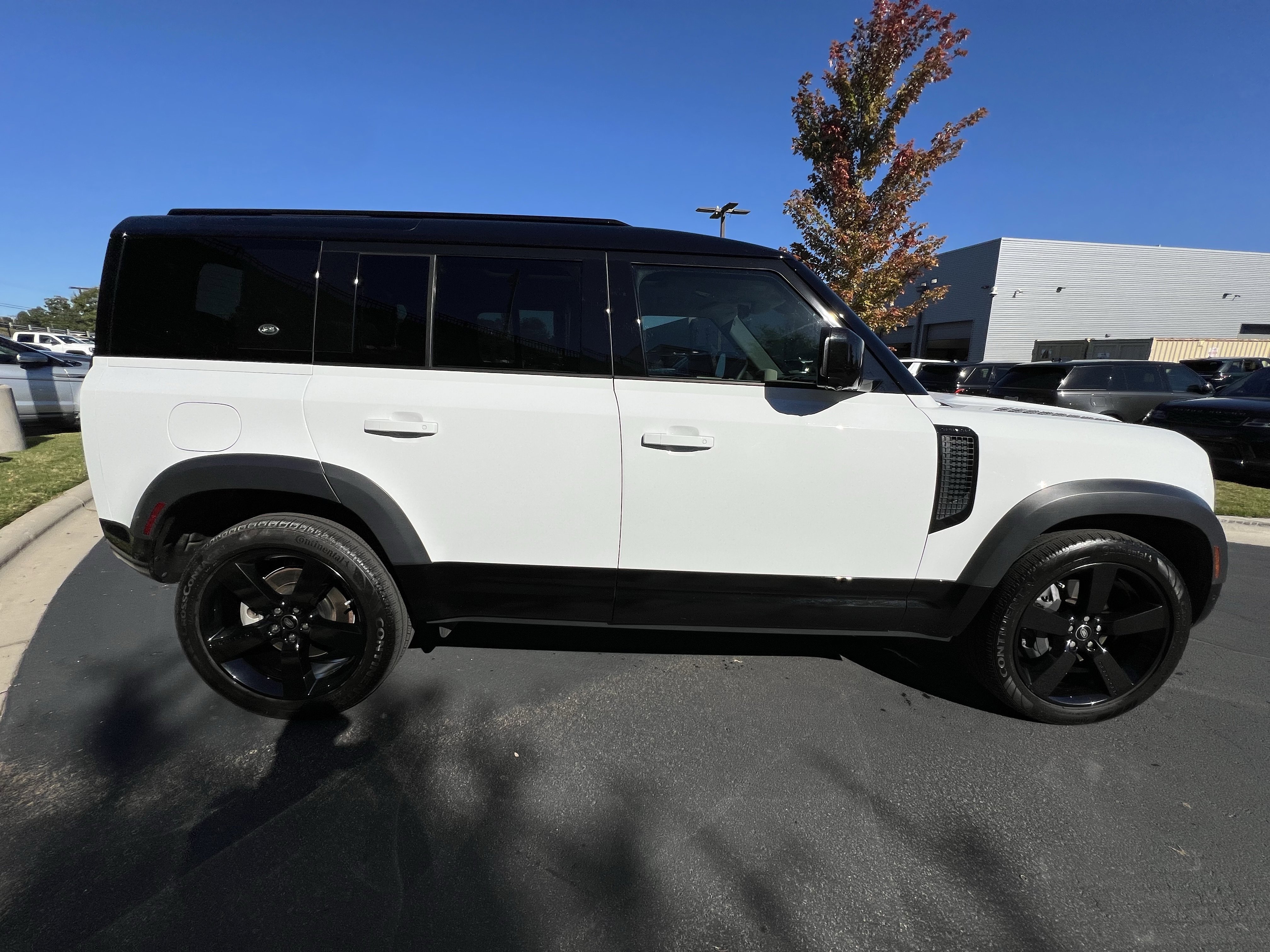 Used 2023 Land Rover Defender 110 X-Dynamic SE image 8