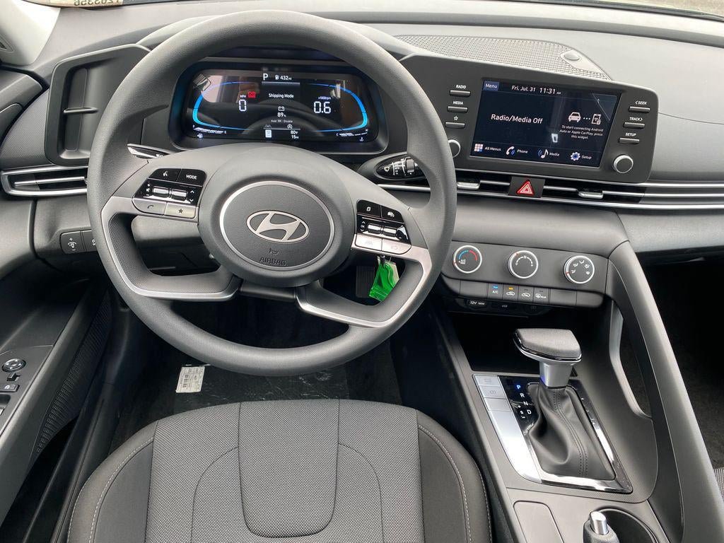 New 2026 Hyundai Elantra SE FWD image 30