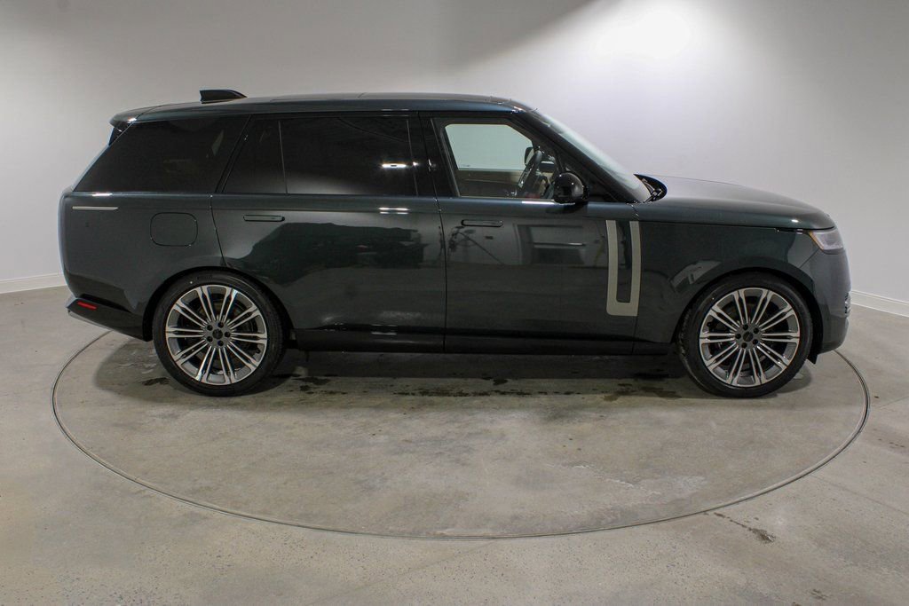 New 2026 Land Rover Range Rover Long Wheelbase SE image 6