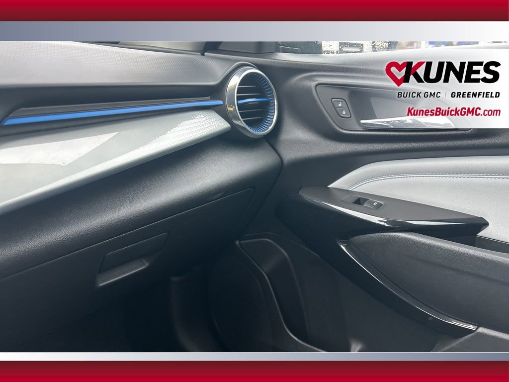 Used 2025 Chevrolet Trax LT image 27