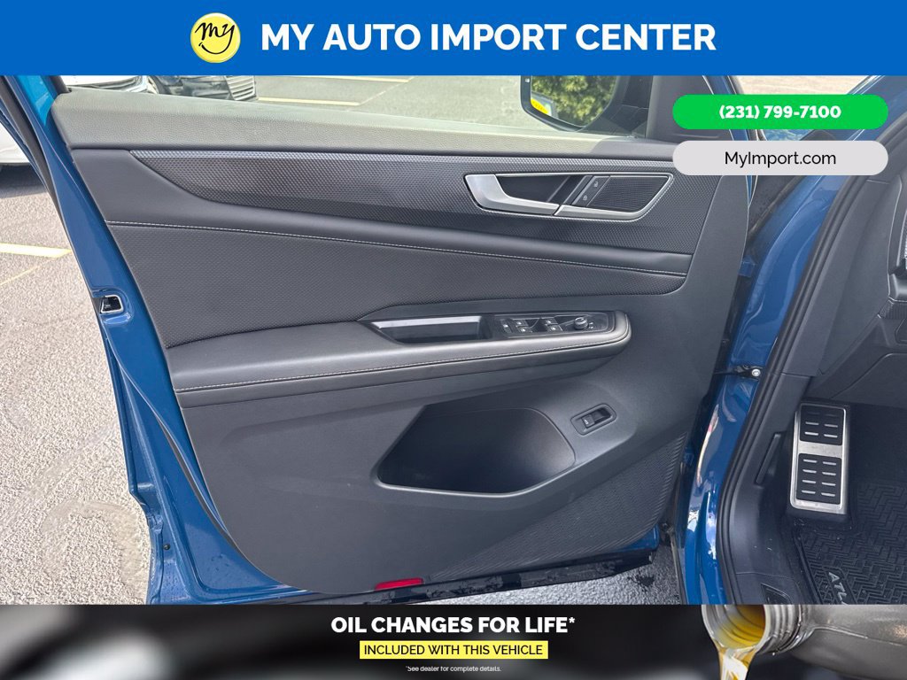 Used 2025 Volkswagen Atlas Cross Sport SEL R-Line AWD/4WD image 10