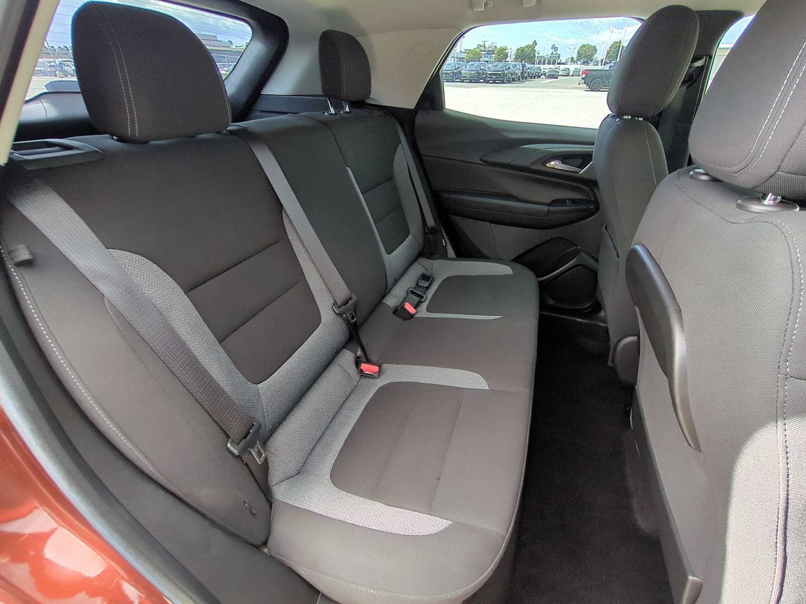 Used 2021 Chevrolet TrailBlazer LS FWD image 25