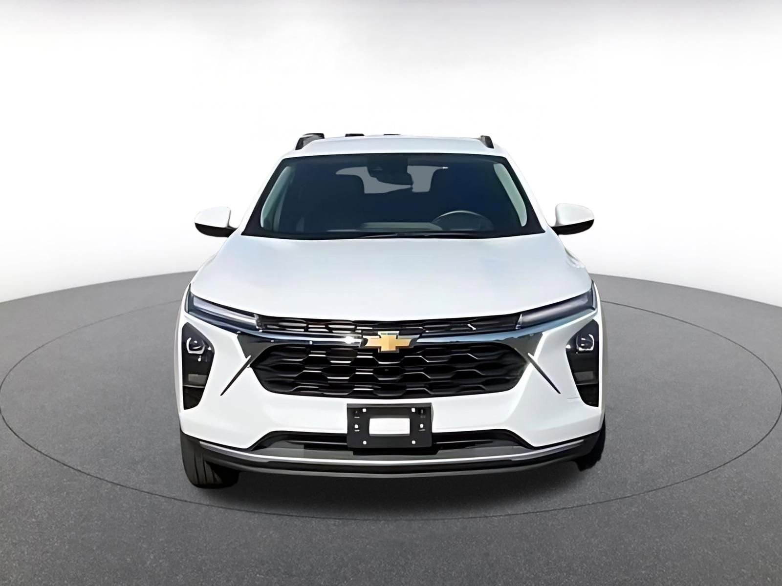 Used 2025 Chevrolet Trax LT FWD image 3