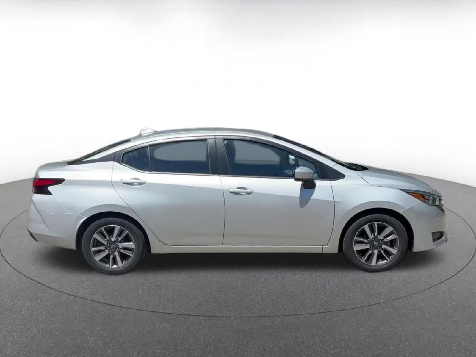 Used 2025 Nissan Versa SV FWD image 15
