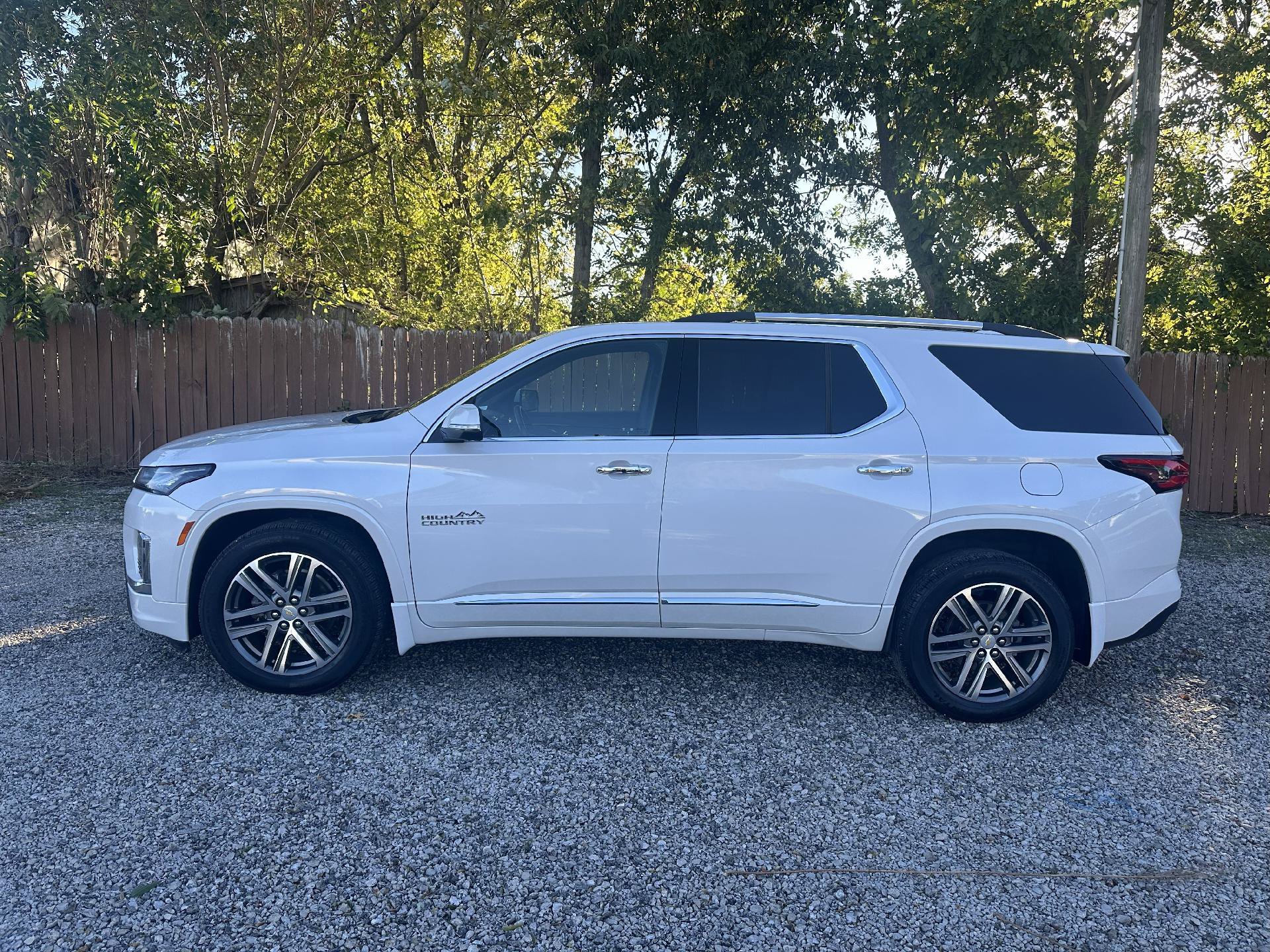 Used 2022 Chevrolet Traverse High Country w/ LPO, Floor Liner Package AWD/4WD image 2