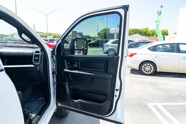 Used 2024 RAM 3500 Tradesman w/ Chrome Appearance Group AWD/4WD image 18