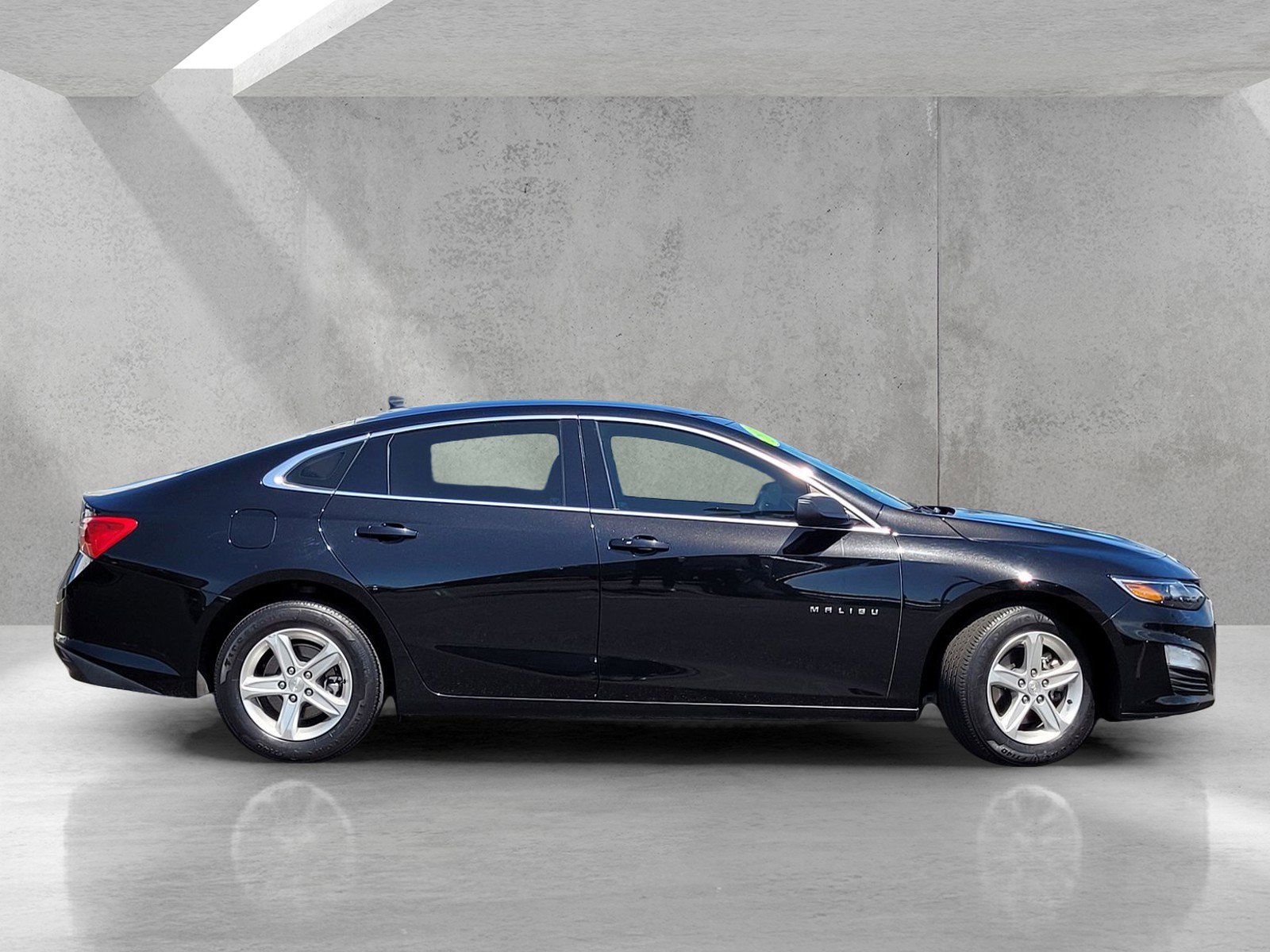 Used 2023 Chevrolet Malibu LS FWD image 3