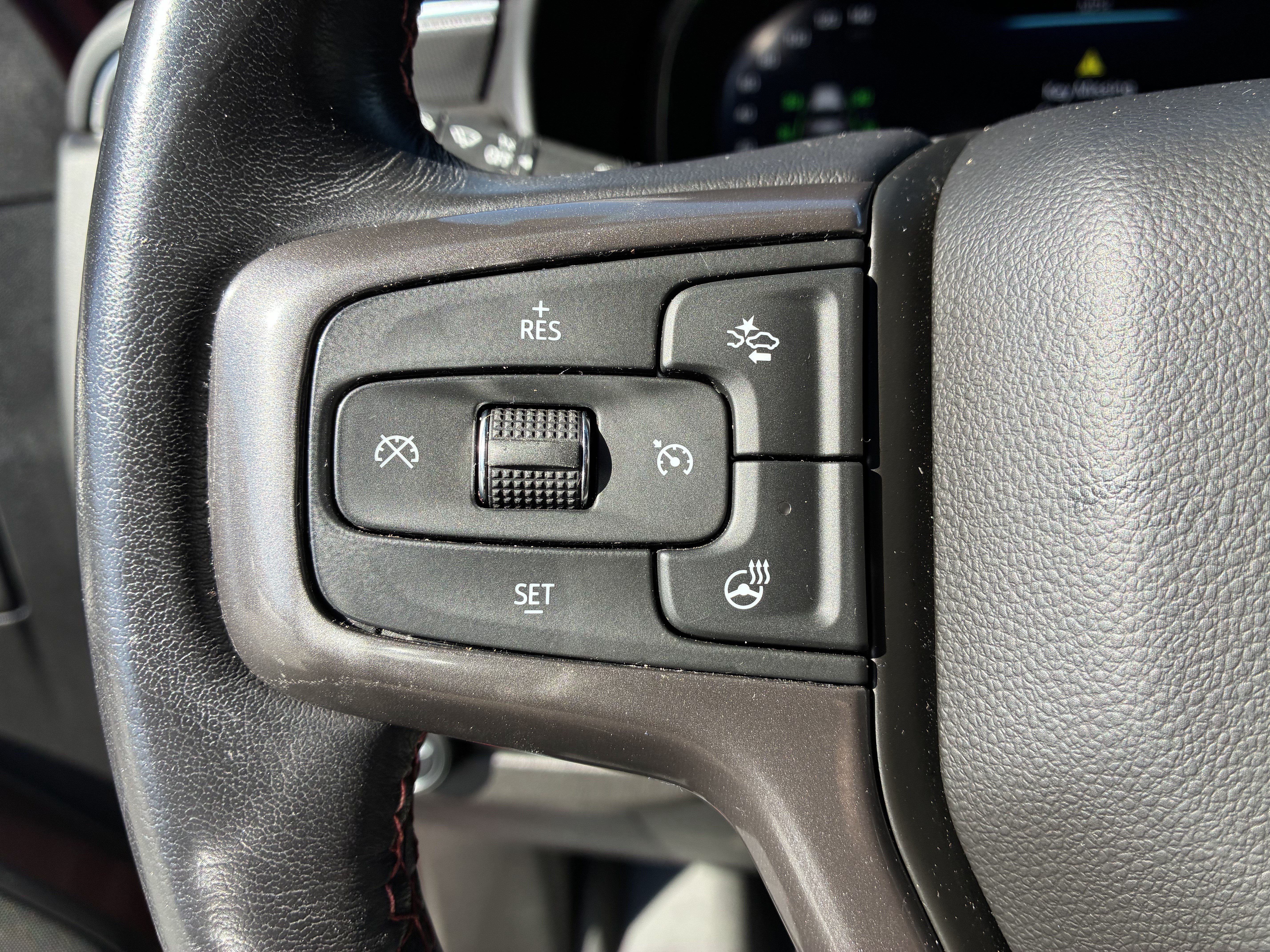 Used 2022 Chevrolet Suburban RST w/ Luxury Package AWD/4WD image 30