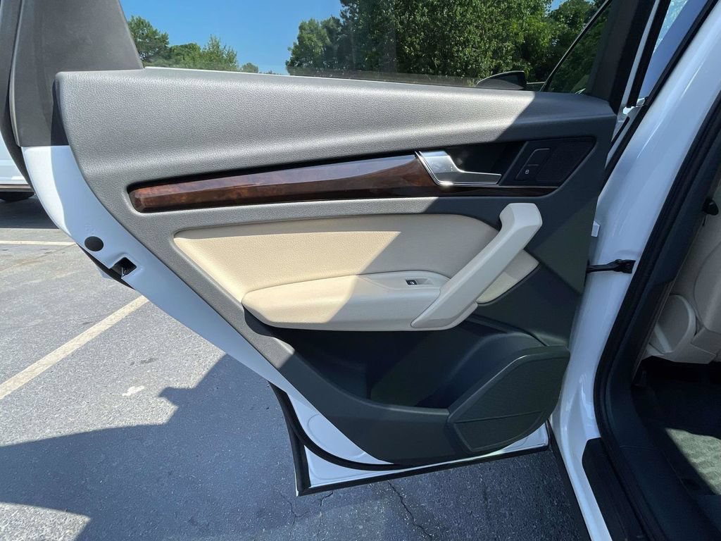 Used 2019 Audi Q5 2.0T Premium w/ Convenience Package AWD/4WD image 18