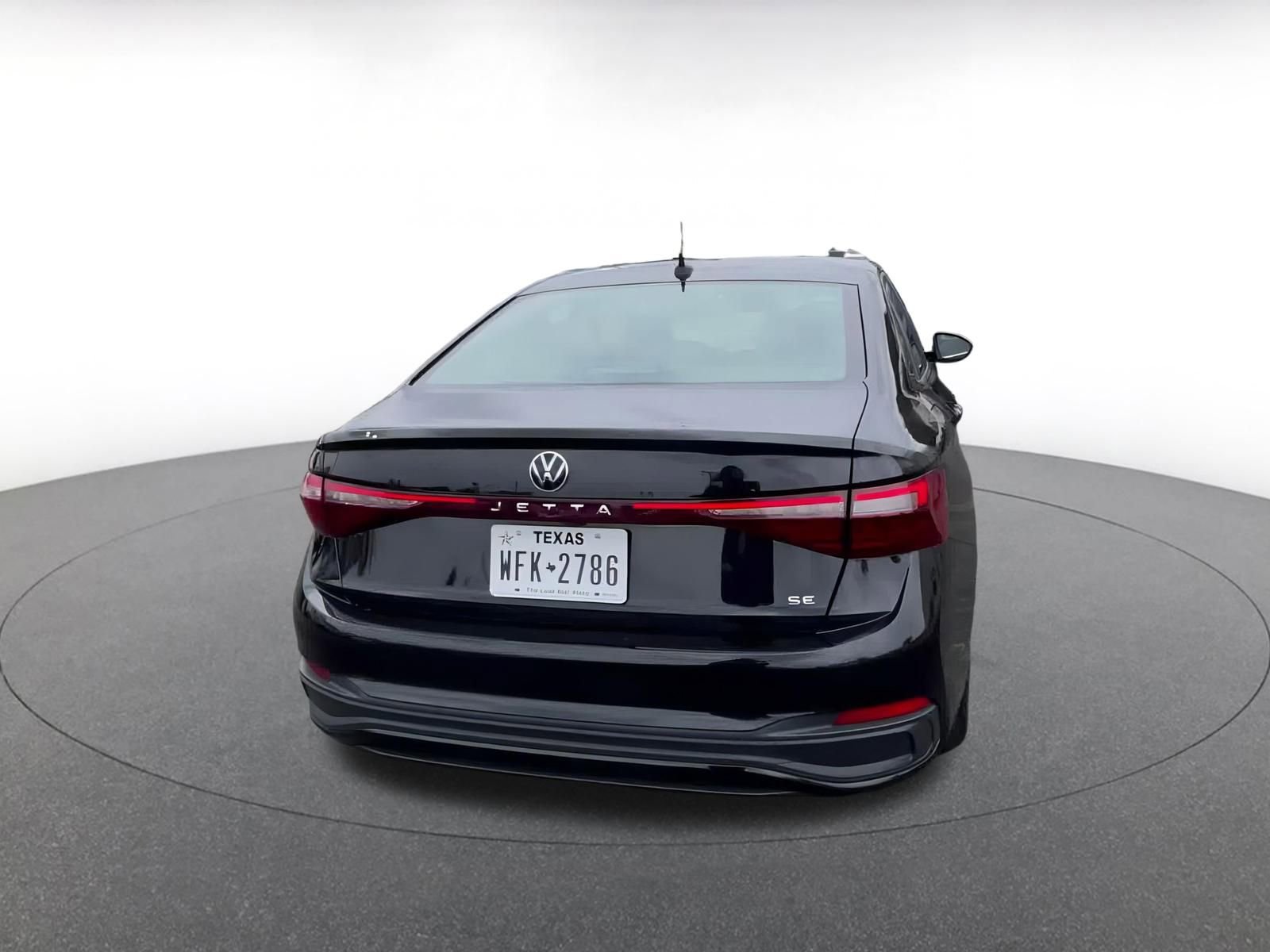 Used 2025 Volkswagen Jetta SE image 14