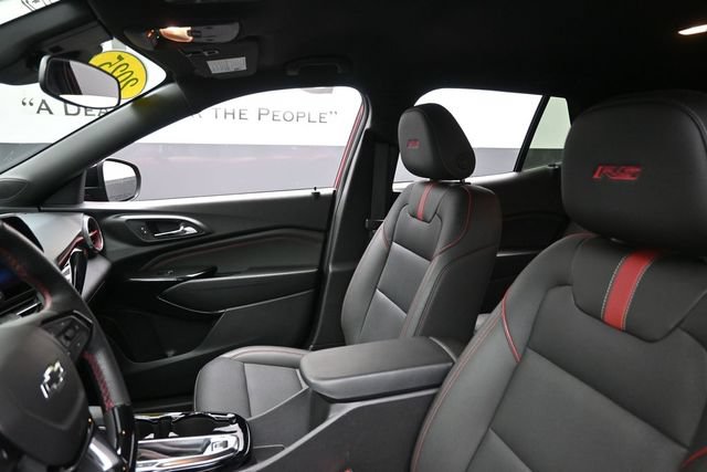 Used 2025 Chevrolet Trax RS FWD image 17