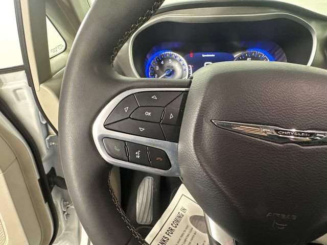 Used 2024 Chrysler Pacifica Touring-L FWD image 28
