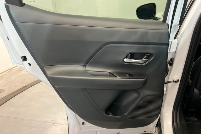 Used 2025 Nissan Kicks SV w/ SV Premium Package AWD/4WD image 18