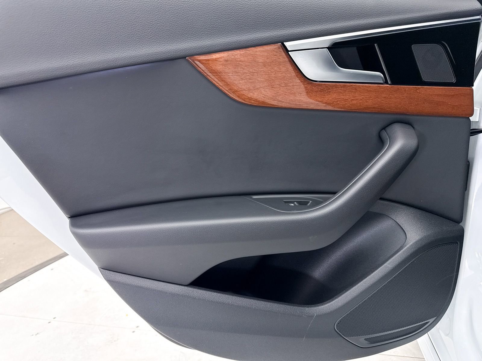 Used 2023 Audi A4 2.0T Premium w/ Convenience Package image 33