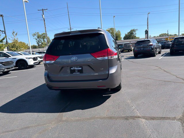 Used 2014 Toyota Sienna LE FWD image 11