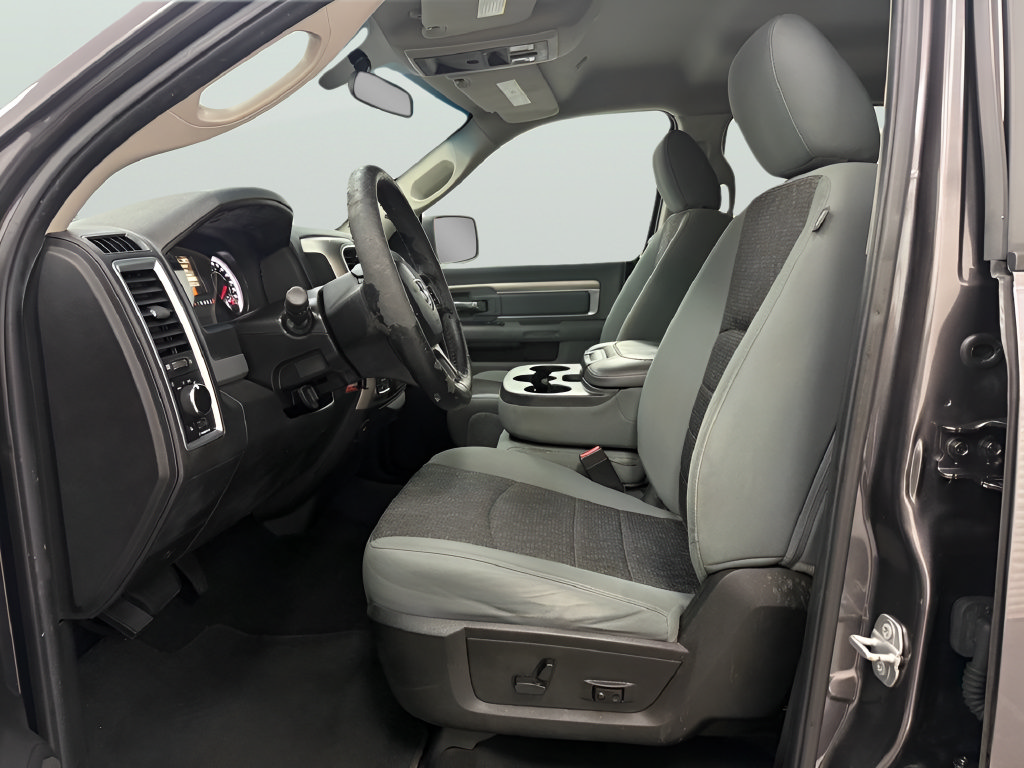 Used 2019 RAM 1500 Classic SLT AWD/4WD image 11