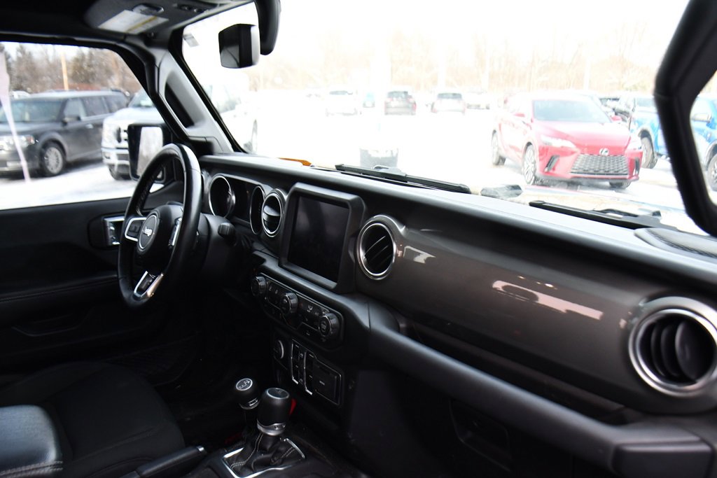 Used 2022 Jeep Gladiator Overland w/ Cold Weather Group image 14
