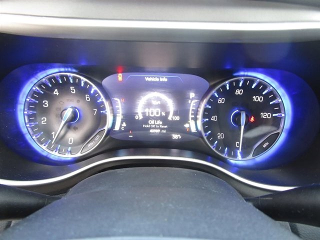 Used 2024 Chrysler Pacifica Touring-L image 12