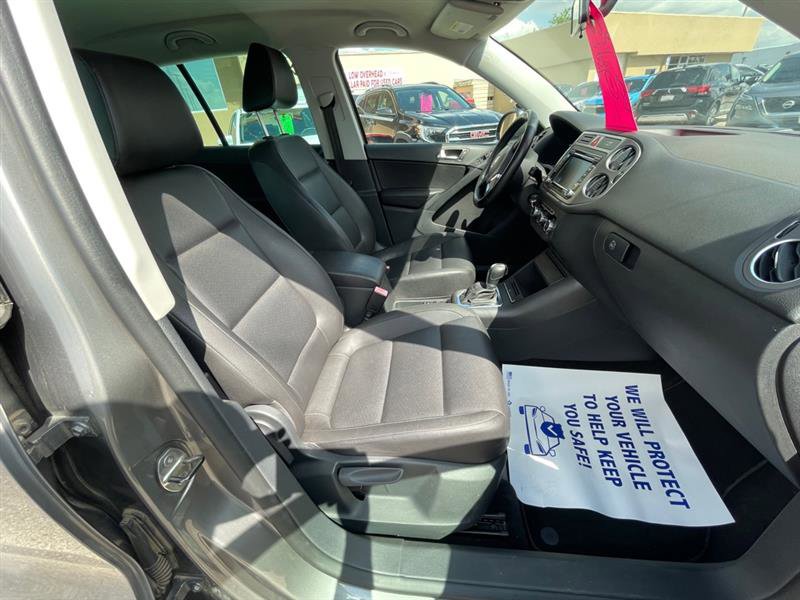 Used 2011 Volkswagen Tiguan S image 17
