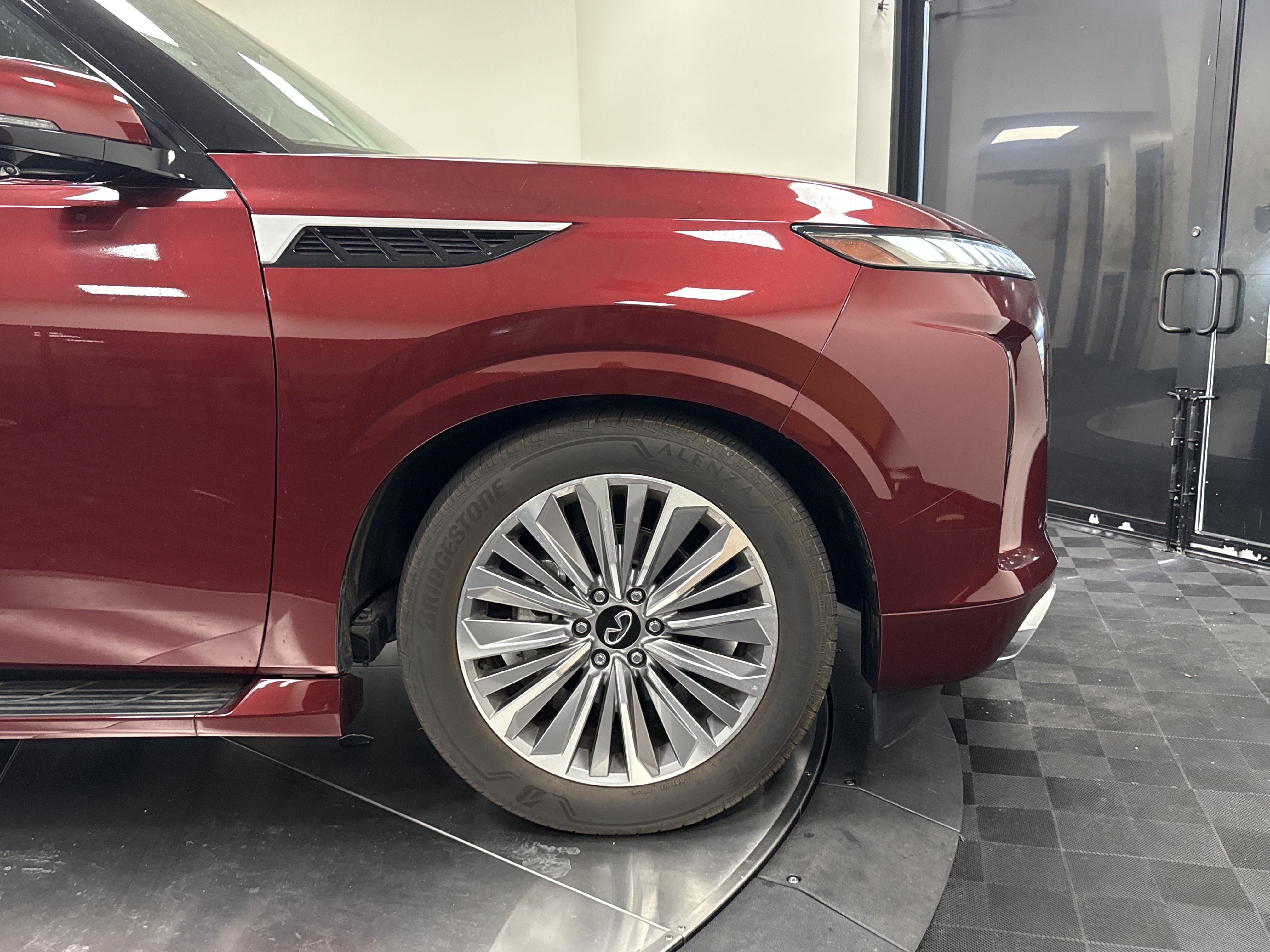 Certified 2025 INFINITI QX80 Sensory AWD/4WD image 9