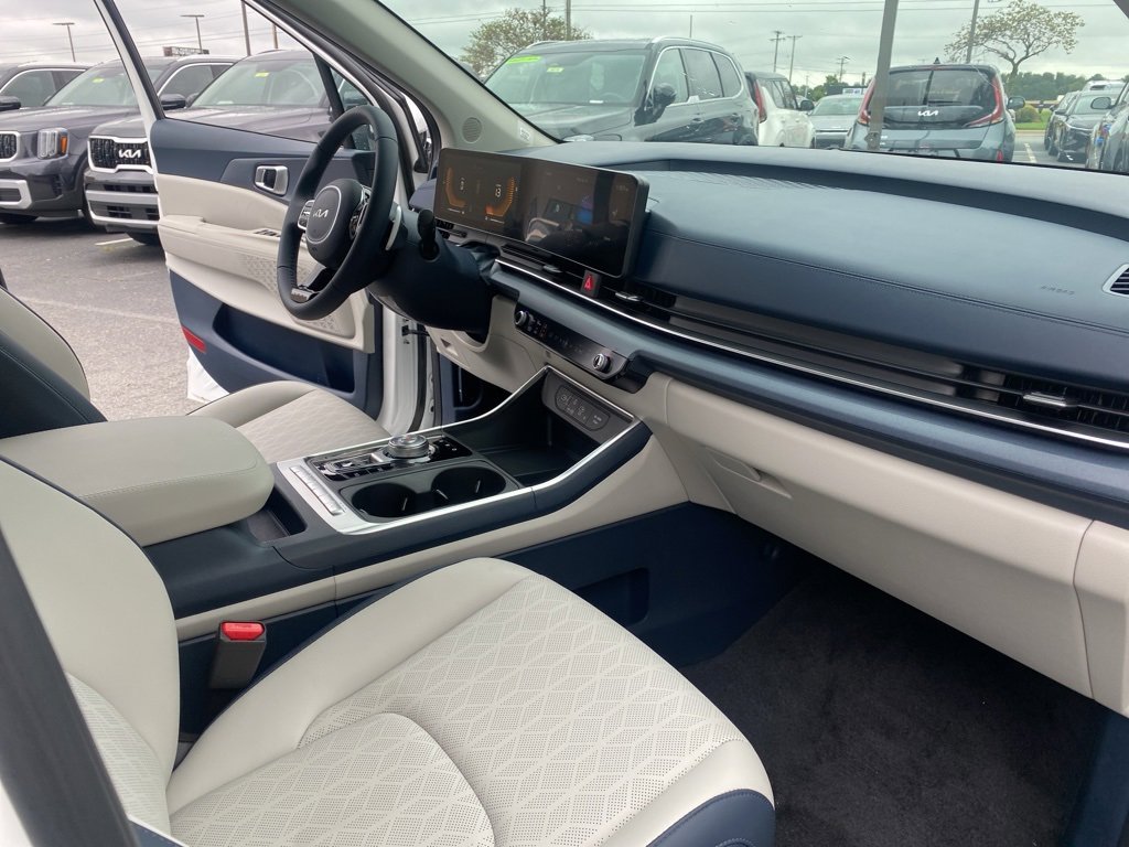 New 2026 Kia Carnival EX image 17