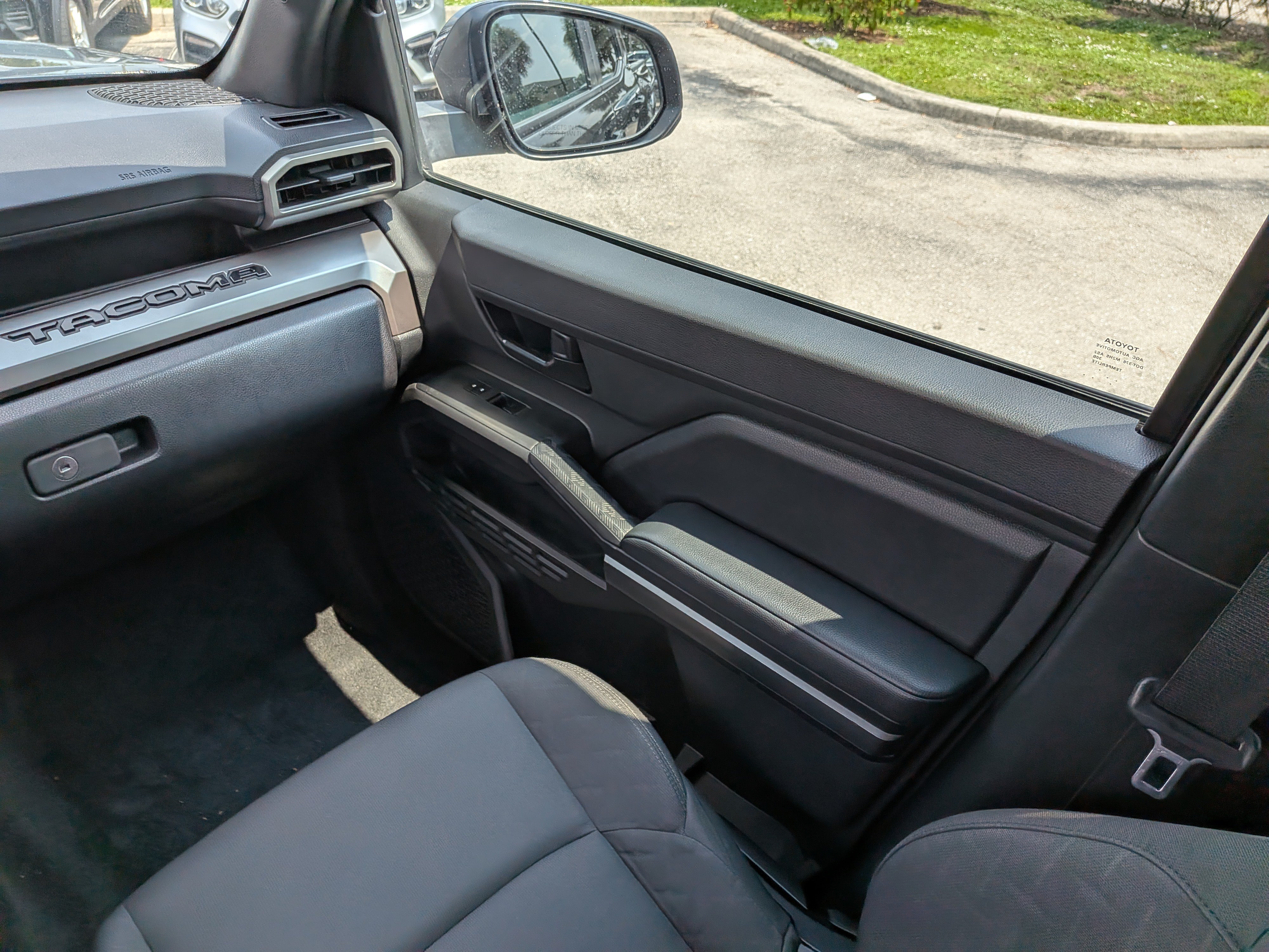 Used 2024 Toyota Tacoma SR5 AWD/4WD image 18