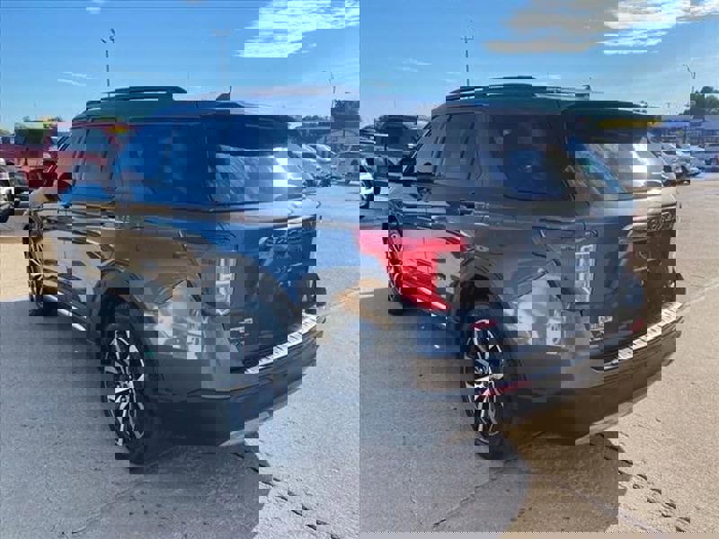 Used 2020 Ford Explorer XLT w/ Equipment Group 202A image 4