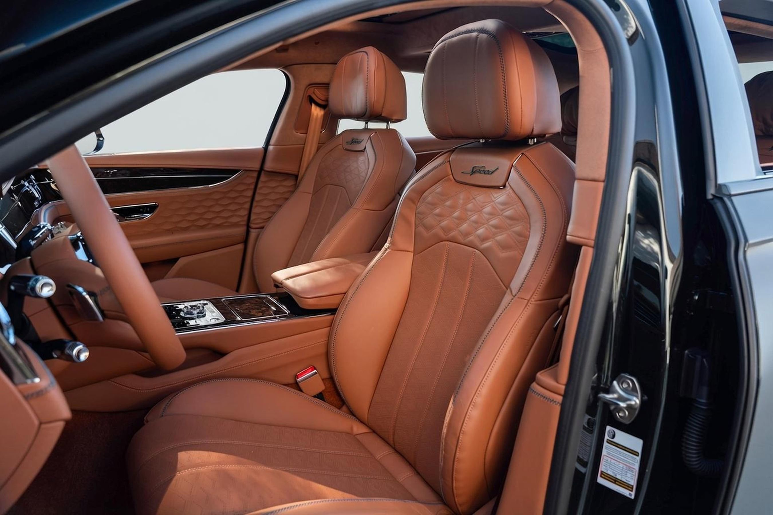 Used 2025 Bentley Flying Spur Plug-In Hybrid image 8