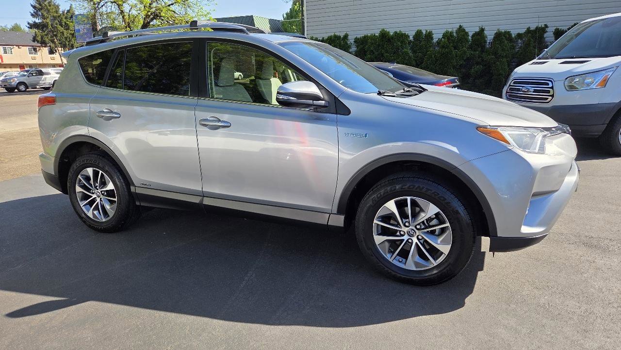 Used 2017 Toyota RAV4 XLE w/ All Weather Liner Package AWD/4WD image 6