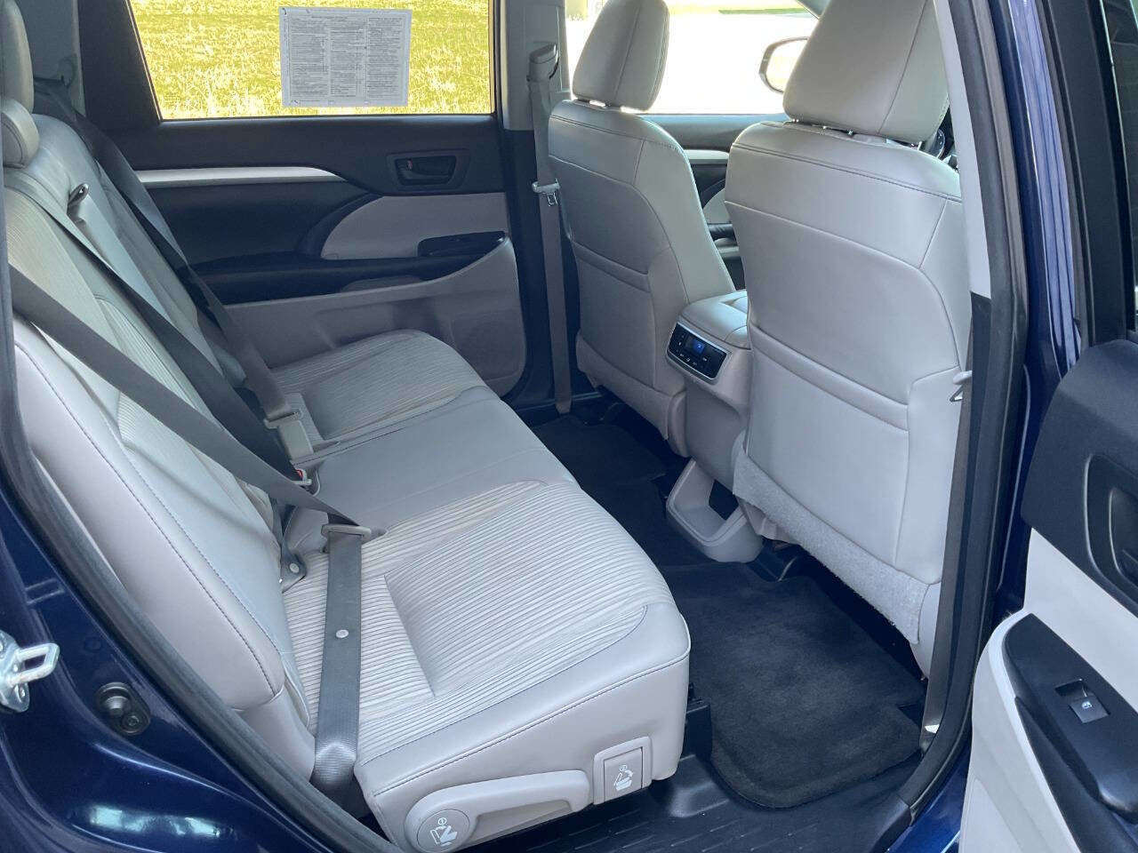 Used 2015 Toyota Highlander Plus AWD/4WD image 38