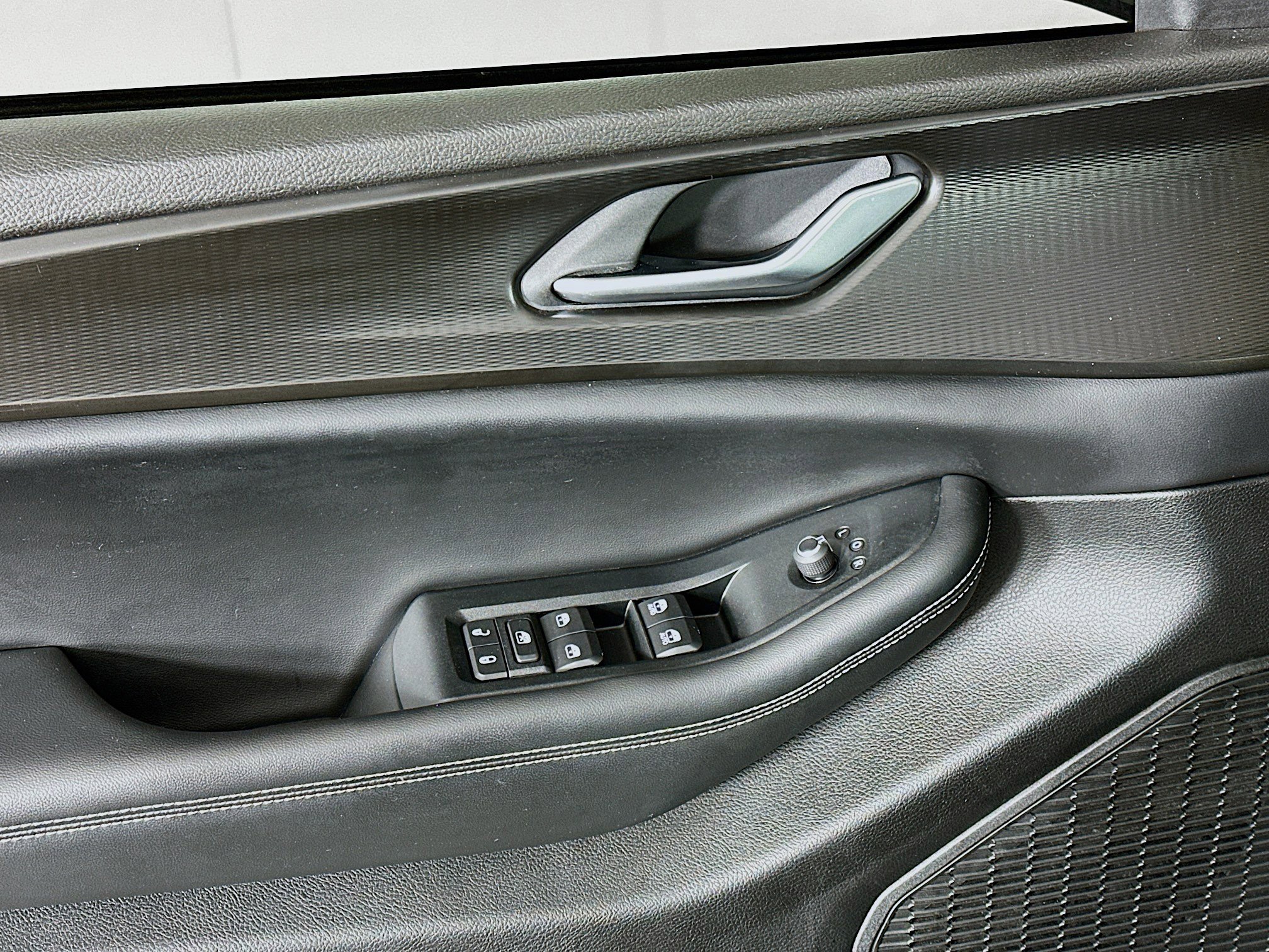 Used 2023 Jeep Grand Cherokee Altitude AWD/4WD image 15