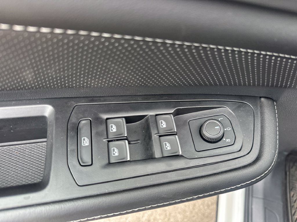Used 2025 Volkswagen Atlas Cross Sport SE AWD/4WD image 40