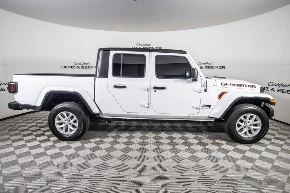 Used 2023 Jeep Gladiator Sport AWD/4WD image 3