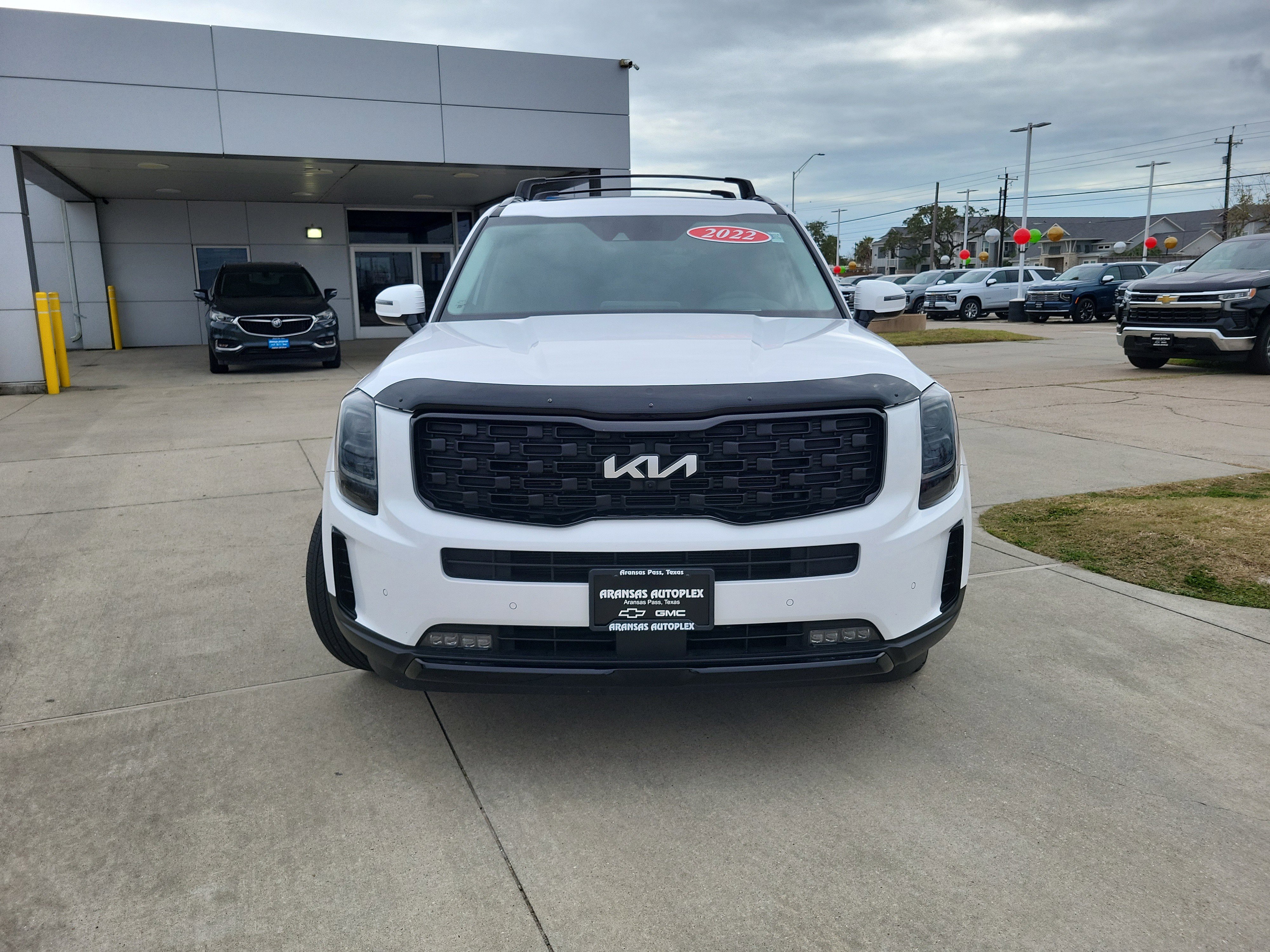 Used 2022 Kia Telluride SX w/ SX Prestige Package image 2