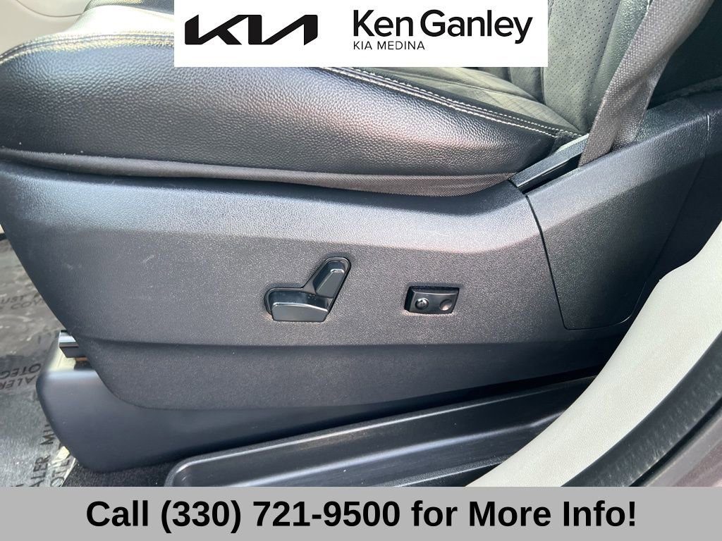 Used 2020 Dodge Grand Caravan SXT image 28