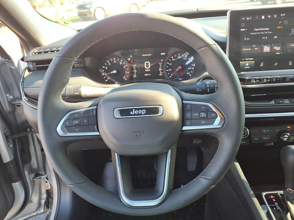 Used 2026 Jeep Compass Limited AWD/4WD image 18