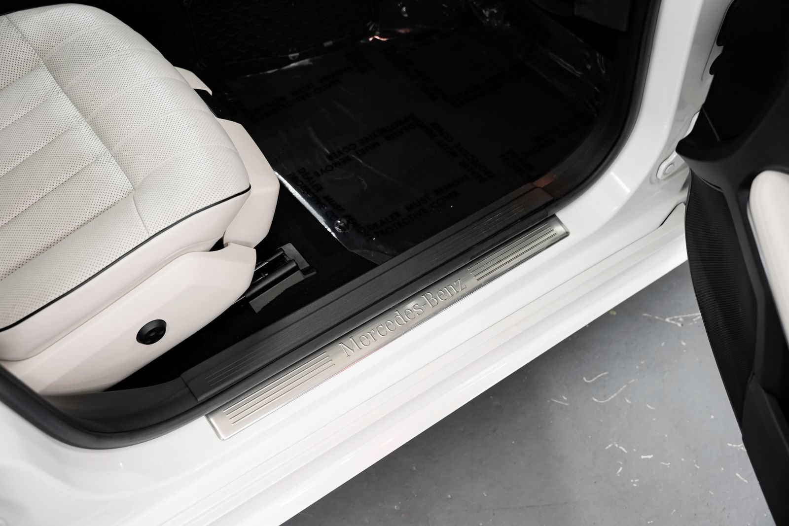 Used 2015 Mercedes-Benz E 400 Sedan image 23