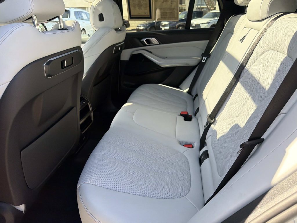 Used 2024 BMW X5 sDrive40i w/ M Sport Package RWD image 12