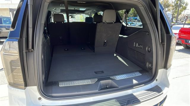 Used 2025 Chevrolet Suburban RST w/ Comfort Package AWD/4WD image 32