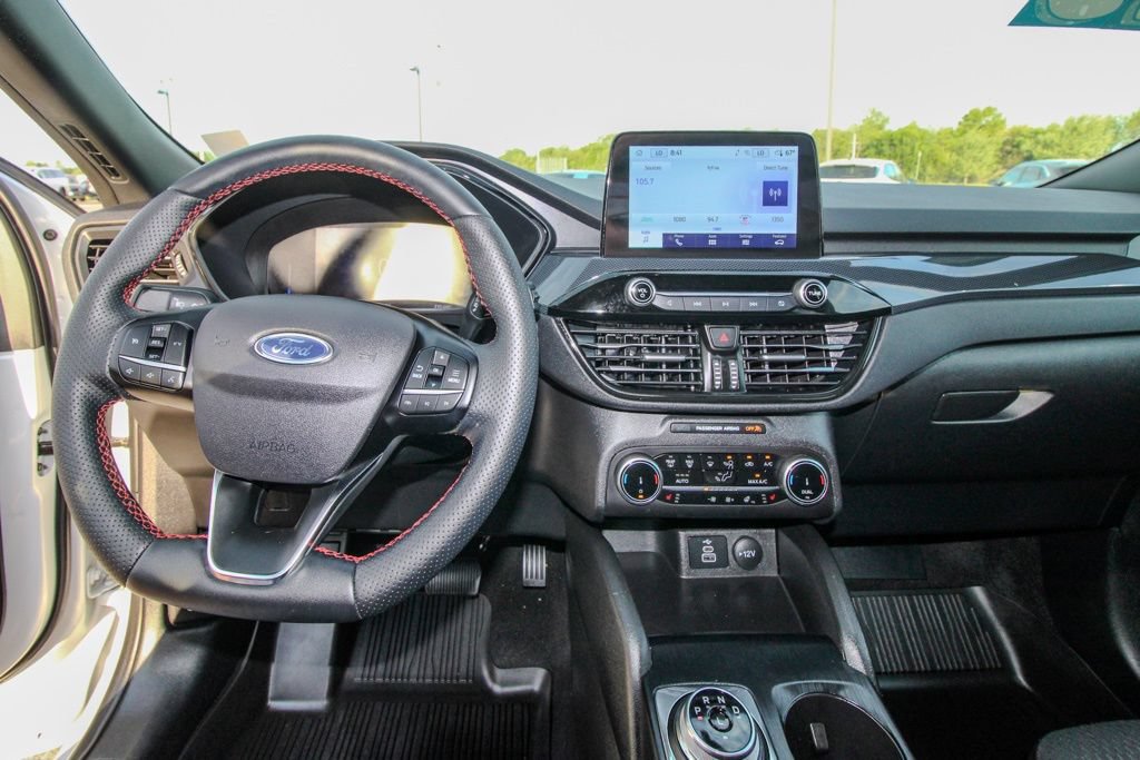 Used 2025 Ford Escape ST-Line Select AWD/4WD image 28