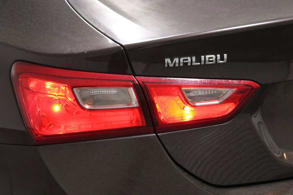 Used 2016 Chevrolet Malibu LT FWD image 43