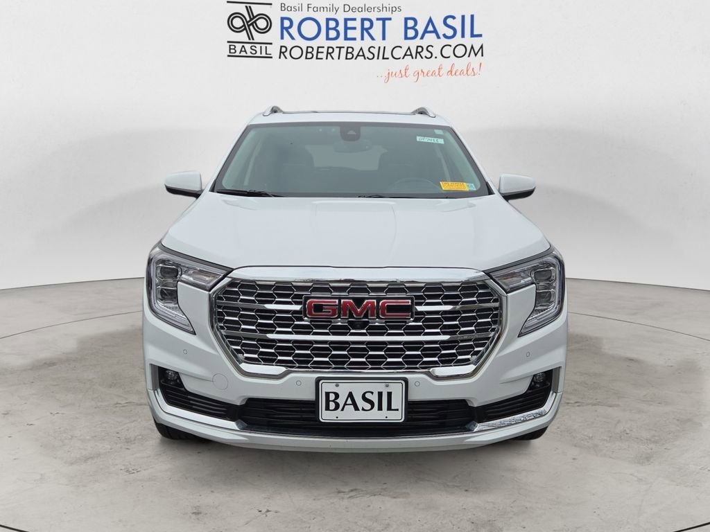 Used 2023 GMC Terrain Denali w/ Denali Premium Package image 8