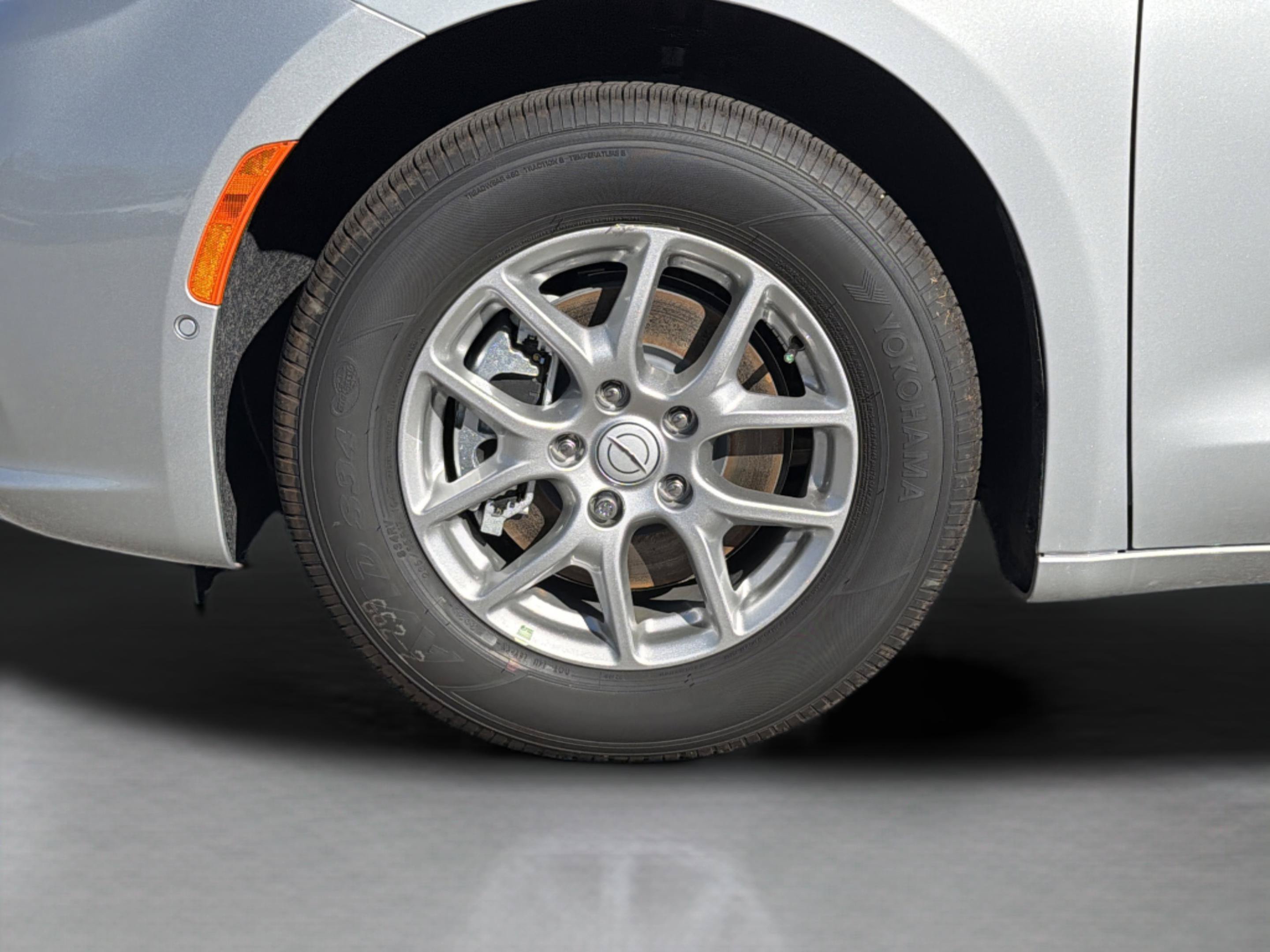 New 2026 Chrysler Pacifica Select FWD image 10
