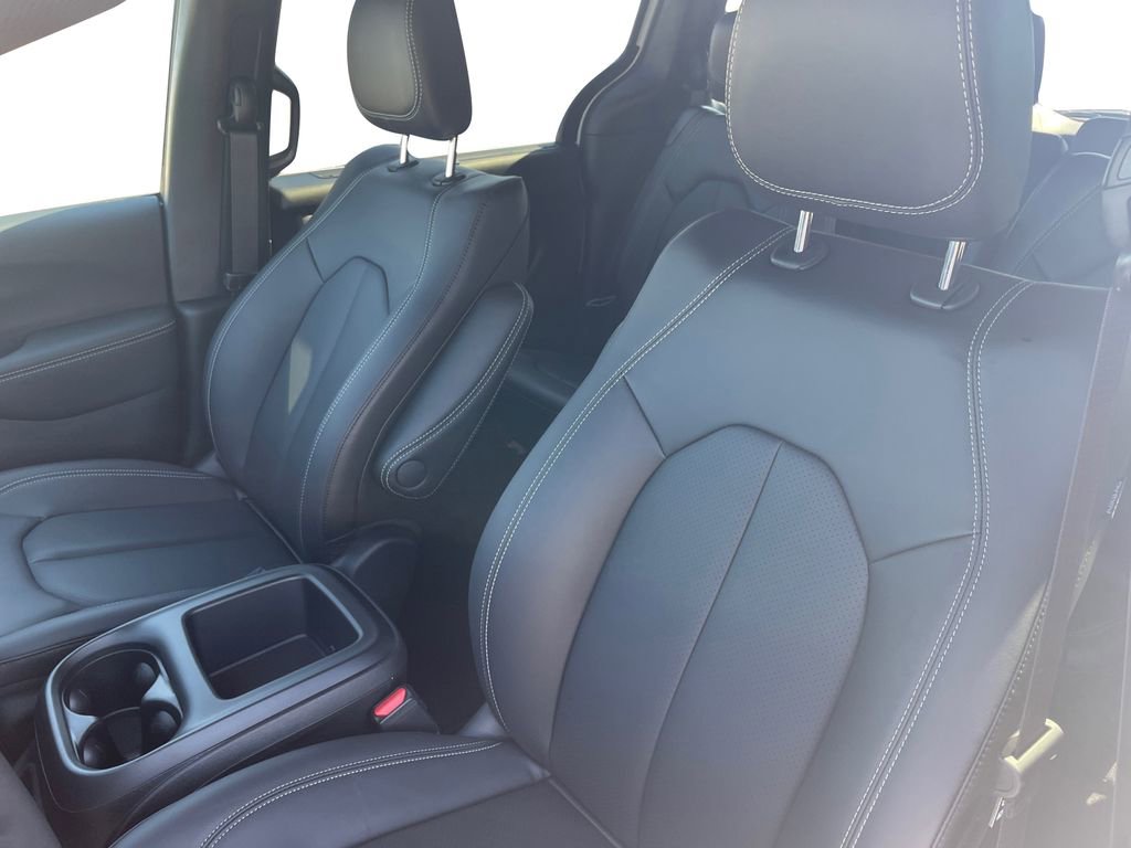 Used 2026 Chrysler Voyager LX FWD image 19
