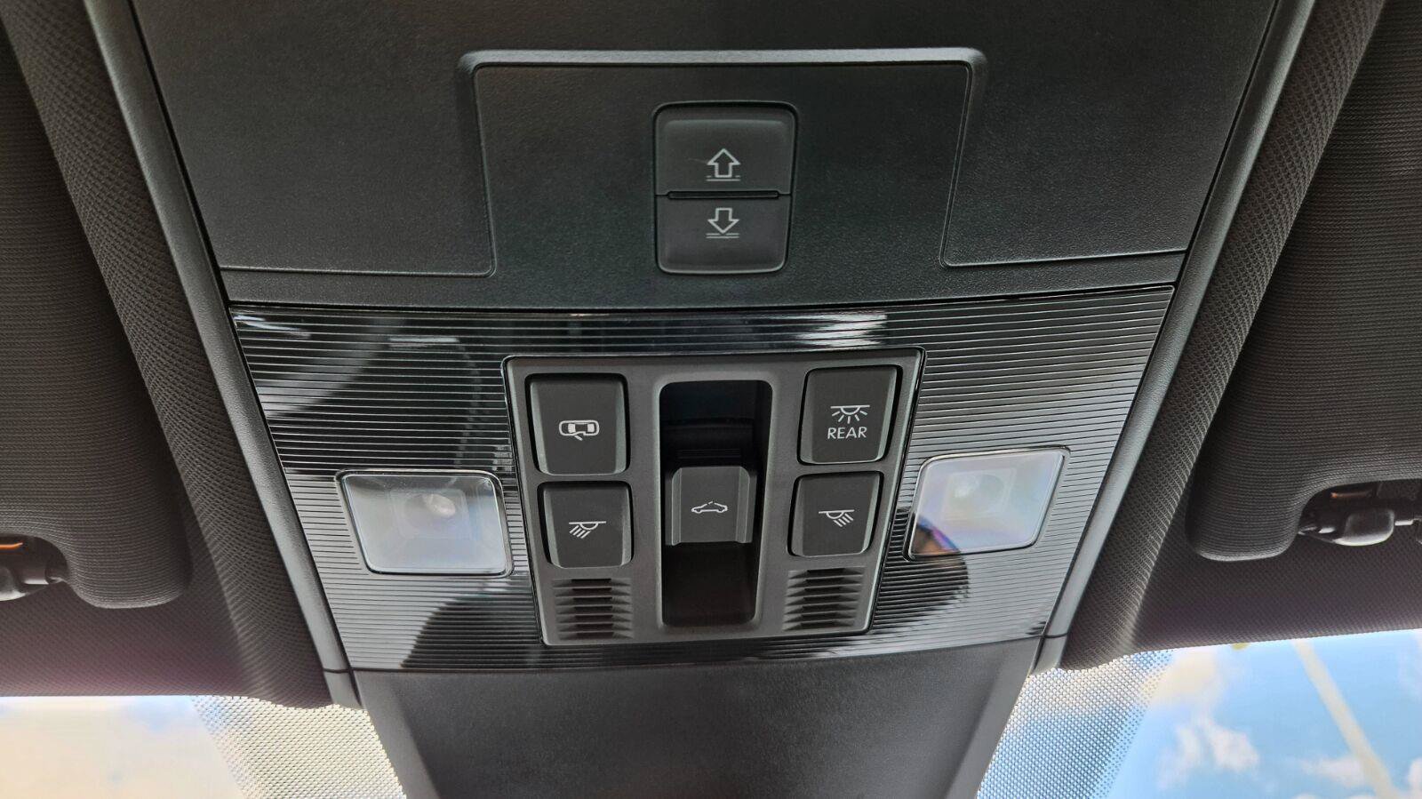 Used 2023 Volkswagen Tiguan SE R-Line FWD image 38