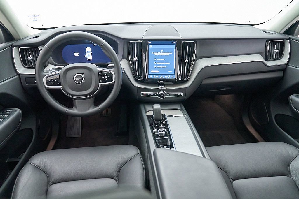 Certified 2025 Volvo XC60 B5 Plus AWD/4WD image 25