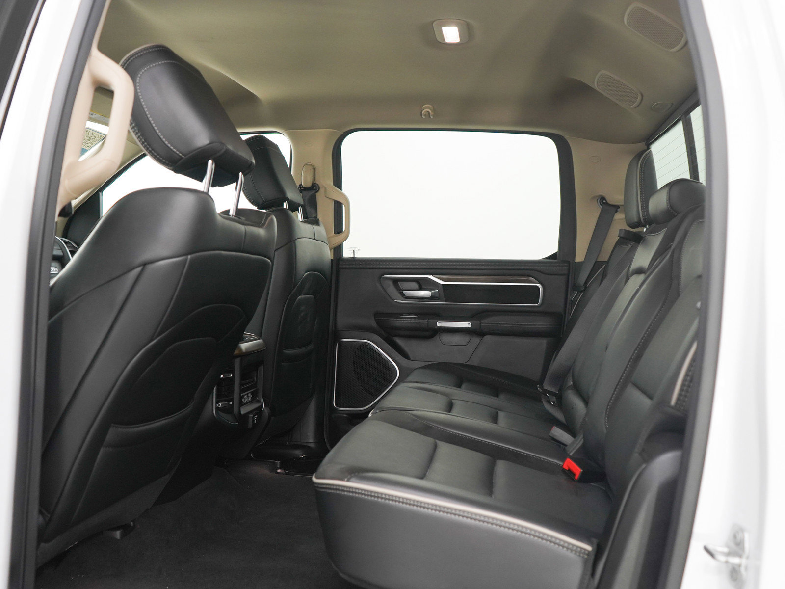 Used 2021 RAM 1500 Laramie AWD/4WD image 17