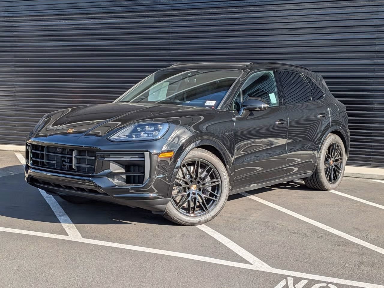 Certified 2025 Porsche Cayenne E-Hybrid AWD/4WD image 1